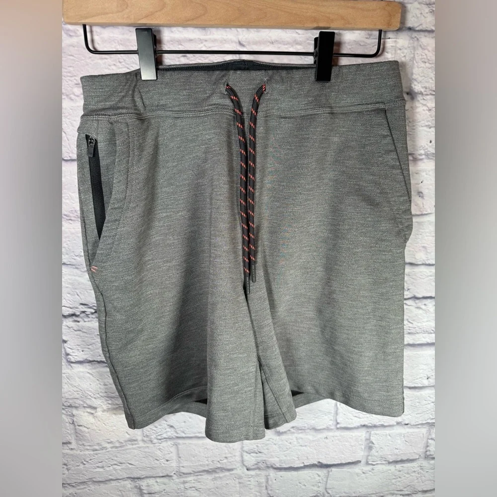 Vineyard Vines Men's 7 Inch On-The-Go Knit Stretch Shorts, Grey, Size small